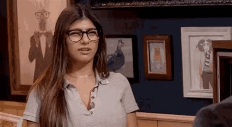 mia khalifa fingering